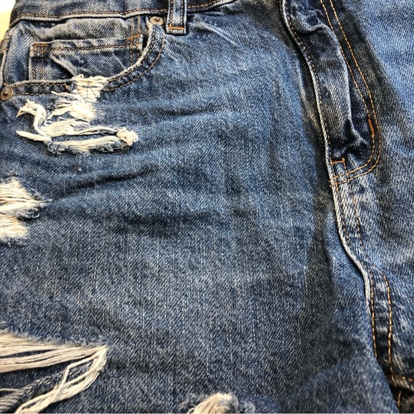 American Eagle Denim Mom Shorts Comfort Stretch Waist Band Size  4 Distressed - Picture 5 of 10